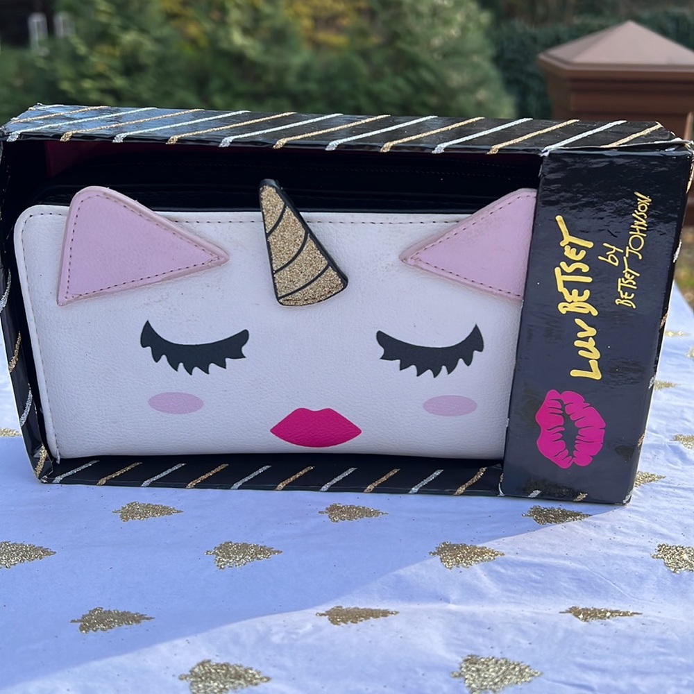 New Betsey Johnson Pink Unicorn Full Face Bi-Fold Wallet Credit card Purse. - Picture 3 of 14